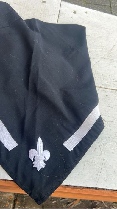 Fato de escuteiro camisa e calcao e o lenco tamanho S