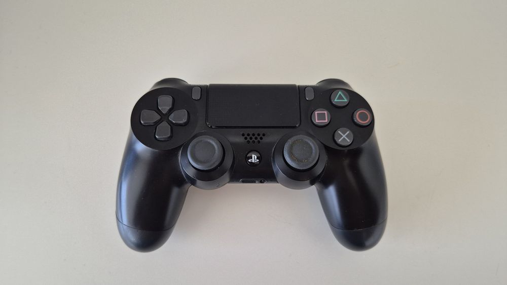 Playstation 4 Slim 1TB com Comando