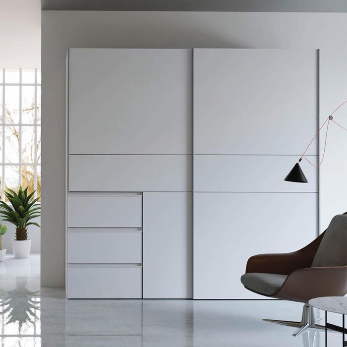 Roupeiro Conforama Portas de Correr (200x200x60 cm)