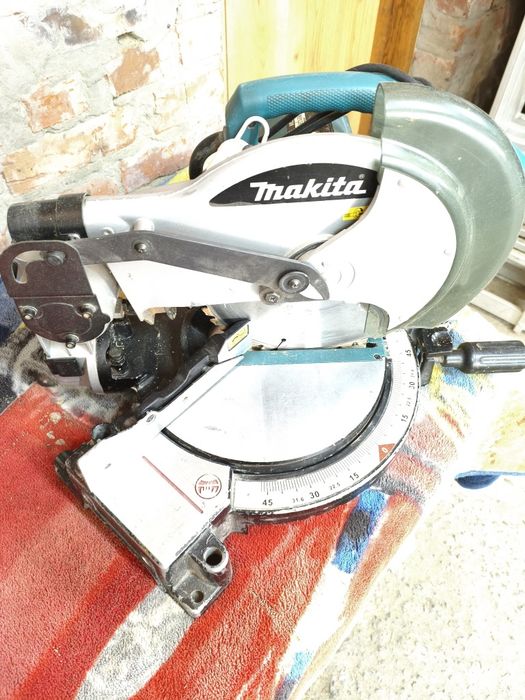Торцювальна пила makita MLS100