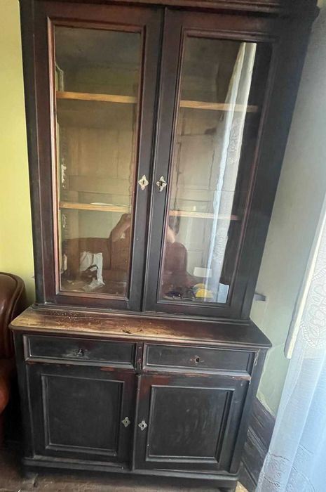 Conjunto móveis centenários em madeira maciça e de grande qualidade