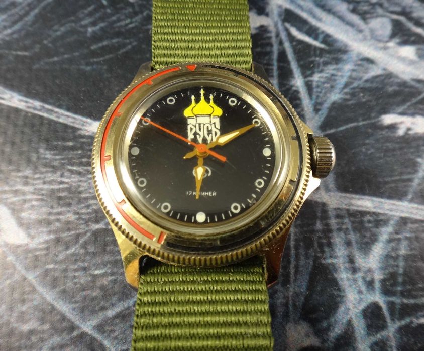 Часы ВОСТОК   механические 17 камней обслужены точны ход