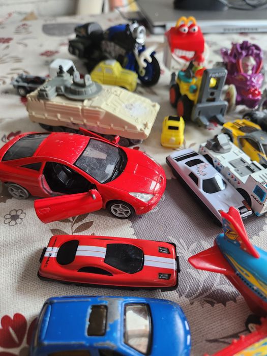 Лот игрушек машинок