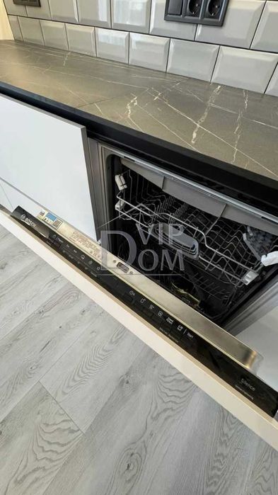 ПРОДАМ квартиру СВОЁ ОТОПЛЕНИЕ кирпичный, клубный дом Базарная улица