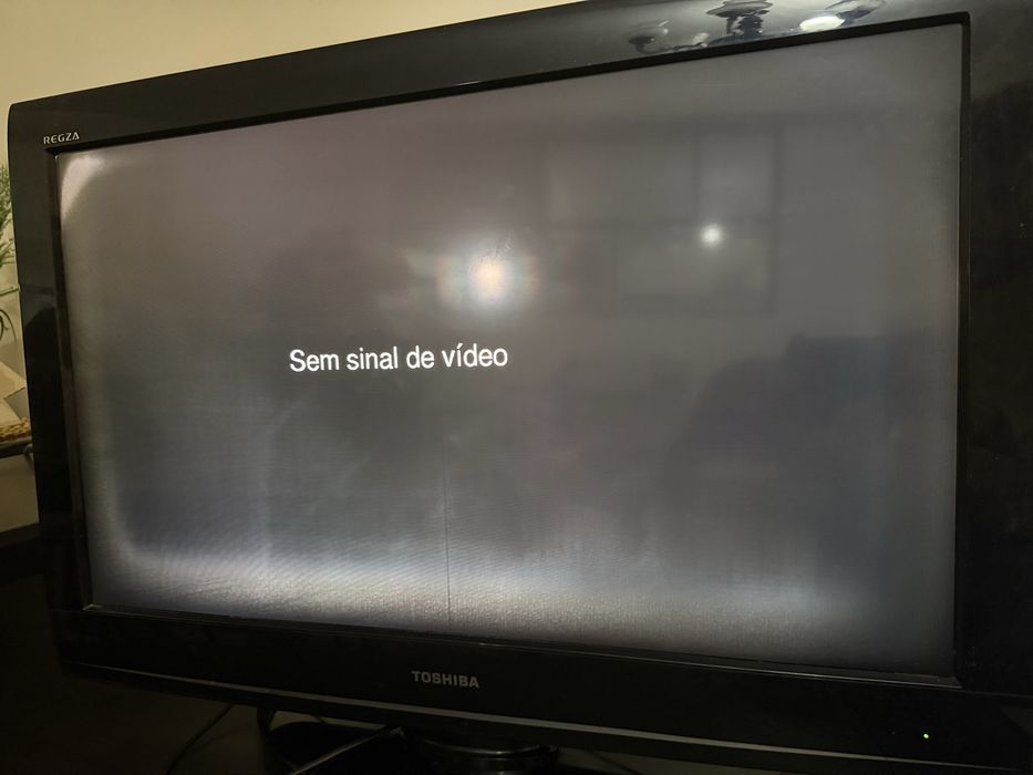 TV Toshiba Regza 32 Polegadas (Com detalhes no ecrã)