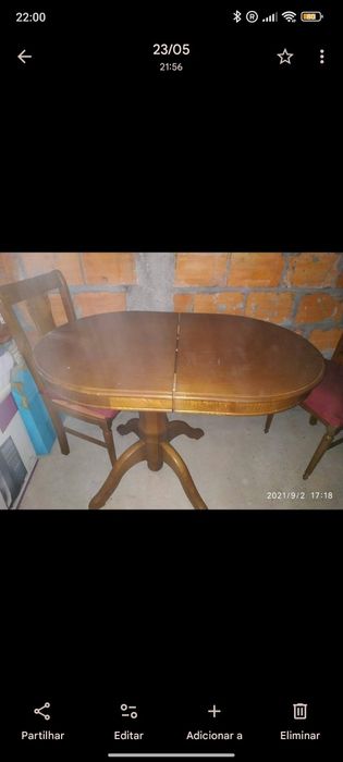 Mesa de madeira  com 4 cadeiras