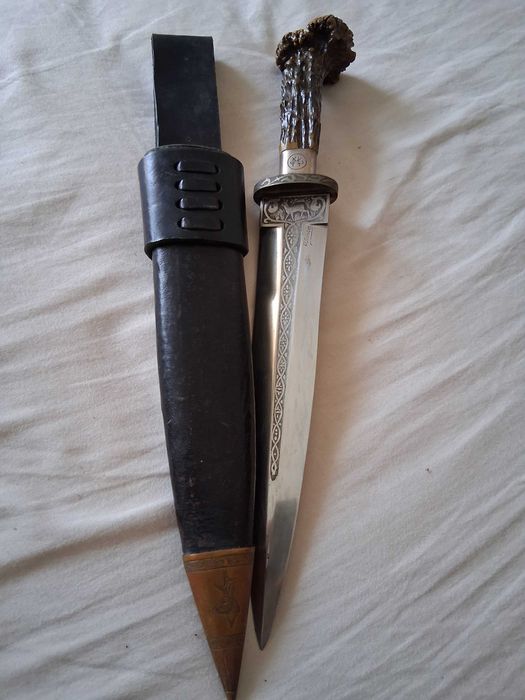 Faca de Montaria - De colecção. Trabalhada à mão