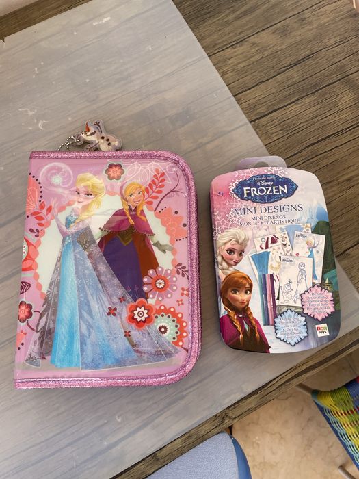 Estojo + canetas + acessorios Frozen