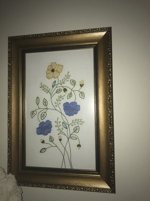 Quadros decorativos bordados à mão