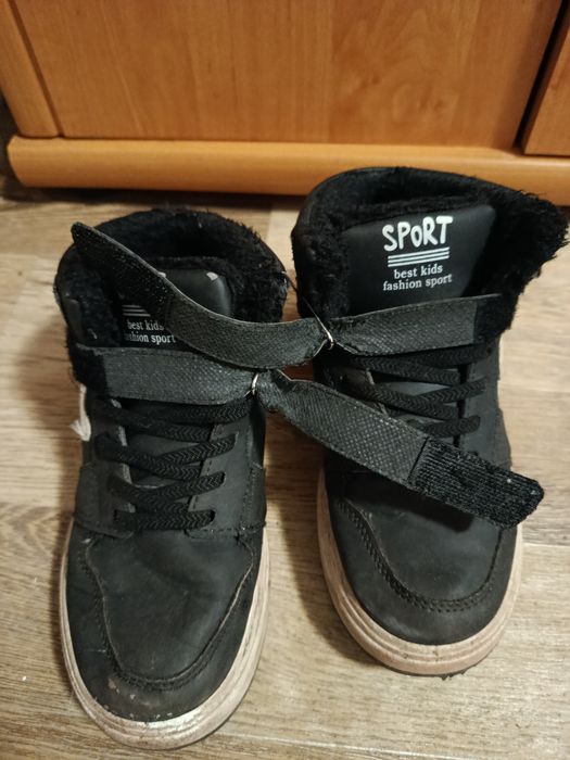 Кросівки демісезонні 34-35 розмір.