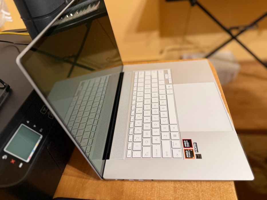 Laptop Asus Zenbook 16 cali
