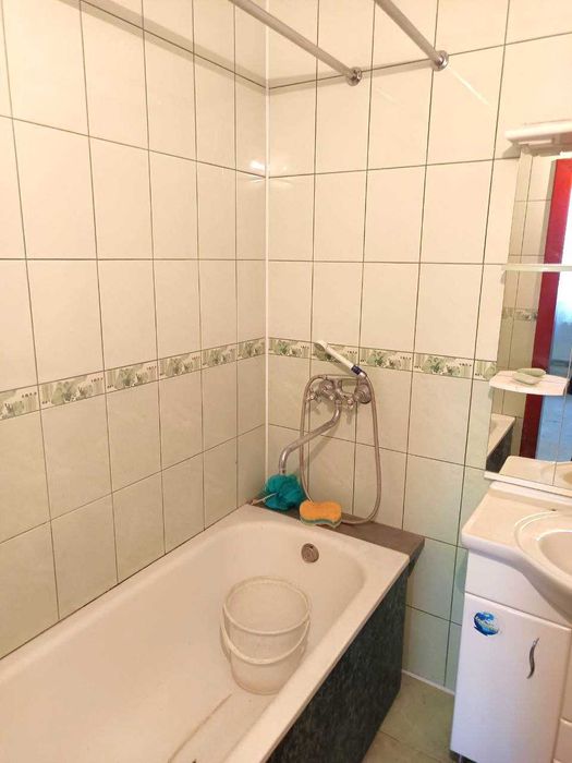 Просторий сучасний будинок з ремонтом, є-відновлення, постанова