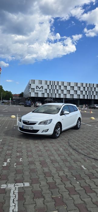 Продам Opel Astra J Sports Tourer 1.7  (2012), Білий універсал