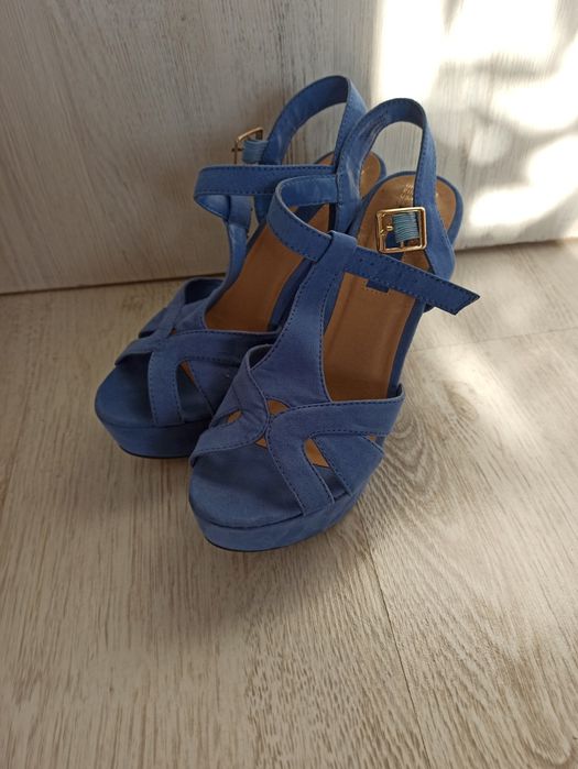 Sandały na słupku roz 36 Atmosphere