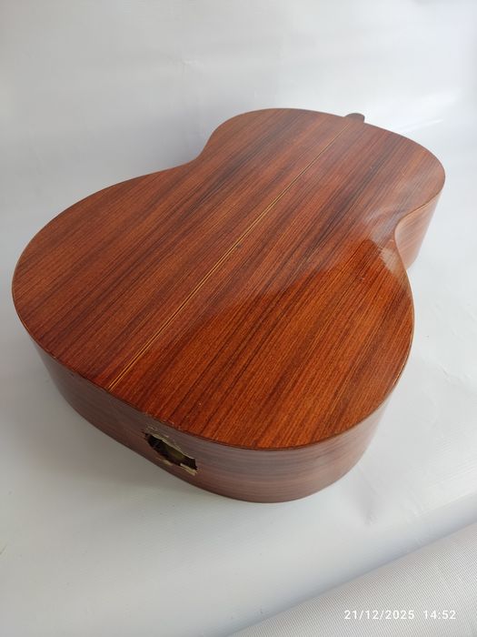 Guitarra acústica para decoração ou para peças