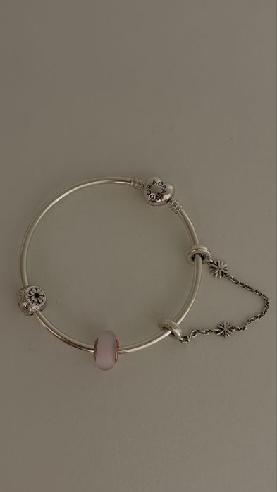 Pulseira Pandora Rígida em Prata (Como Nova) + Charms Originais