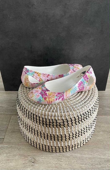 Crocs baleriny laura graphic flat tropical floral/white W10 41/42