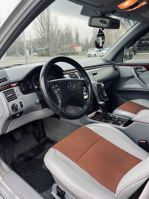 Mercedes-Benz E-class W210