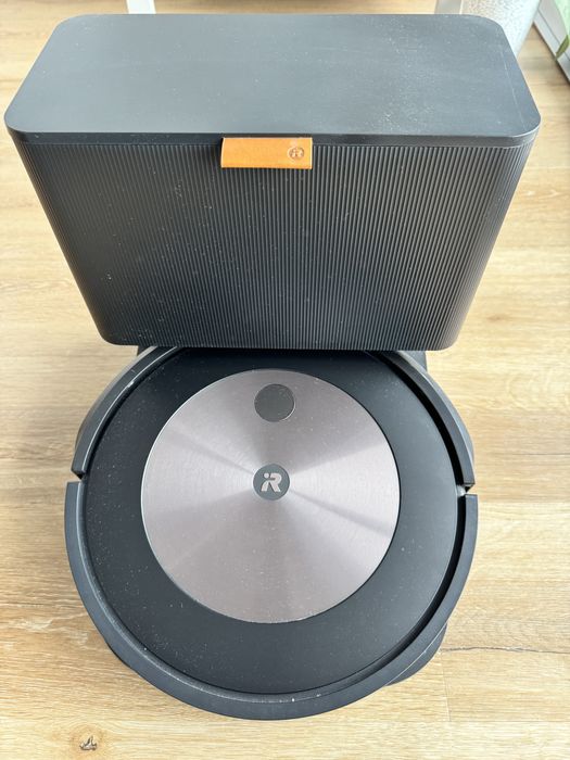 Aspirador iRobot Roomba J7 com base