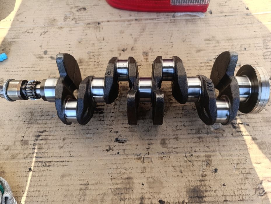 Колінвал коленвал 1.2 cr12DE Nissan Micra K12 мікра к12