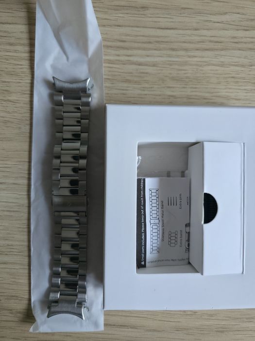 Pasek Spigen ze stali do Samsung Watch