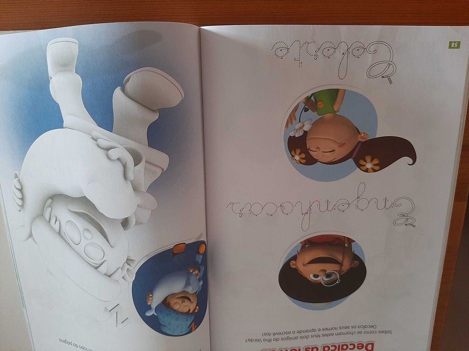 Livro de actividades do Gomby