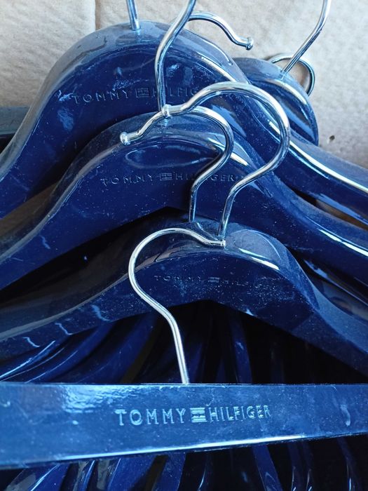 Wieszak Wieszaki Tommy Hilfiger hugo boss drewniane