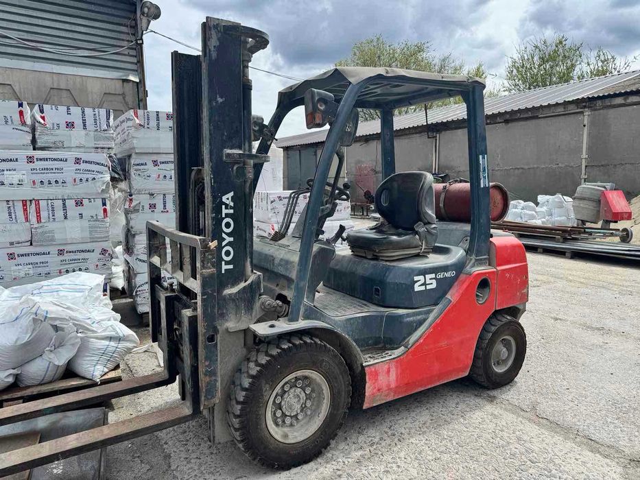 Вилочный погрузчик TOYOTA 2,5т Geneo