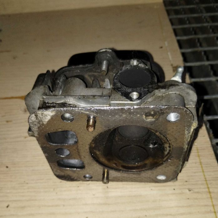 Głowica do silnika Briggs Intek Edge 825 875. 

Używana, sprawna.