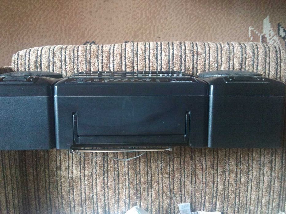 Radiomagnetofon Panasonic RX-CT810 z fabrycznym zakresem FM CCIR