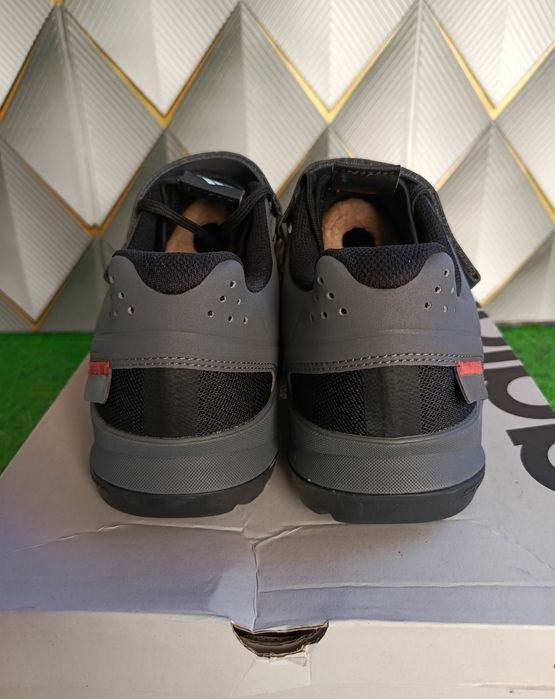 велокросівки adidas (43,45,46,47р)