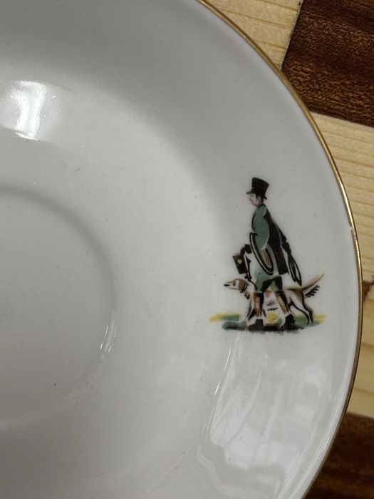 Caneca em porcelana antiga