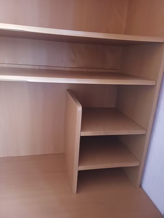 Secretária com estante