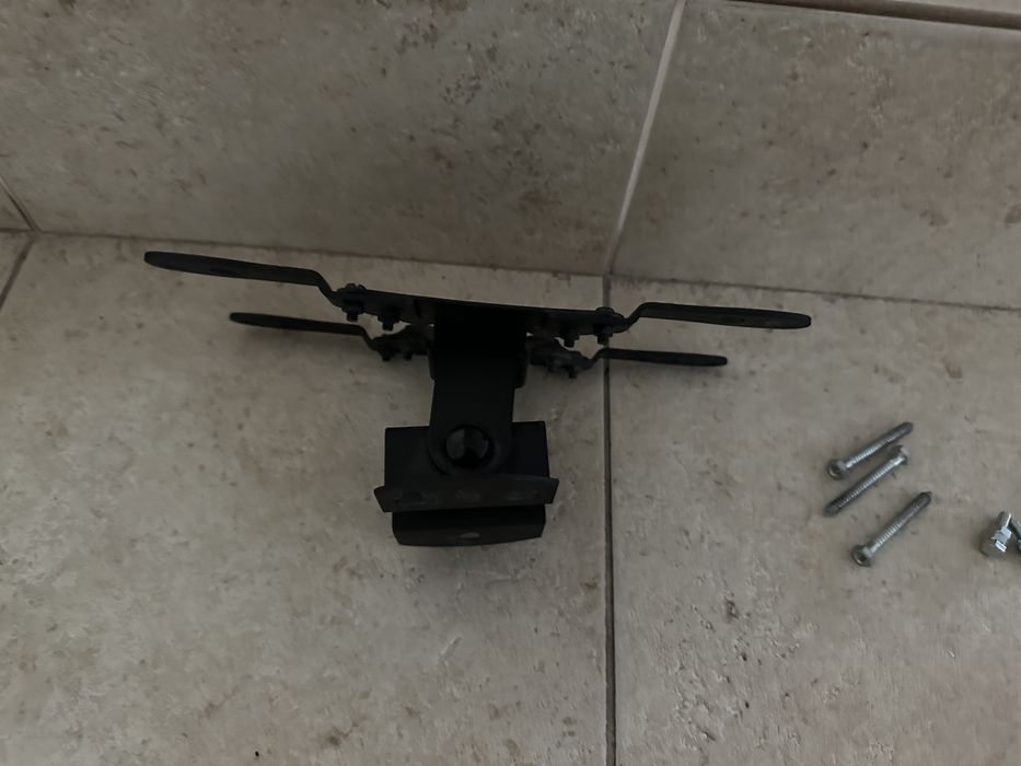 Suporte parede TVs até 36”