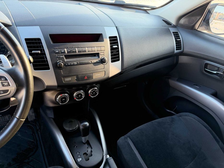 Mitsubishi Outlander XL 2012 2.4 бензин