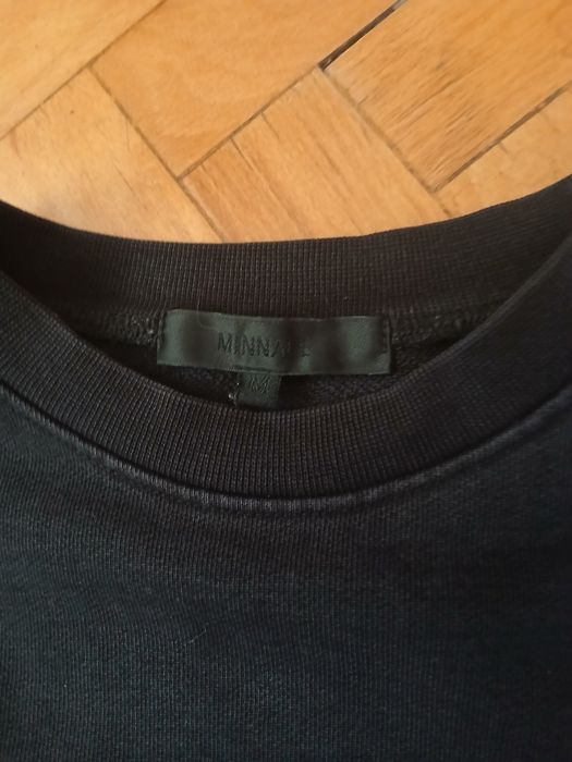 Bluza dresowa czarna z małym napisem L Mennace