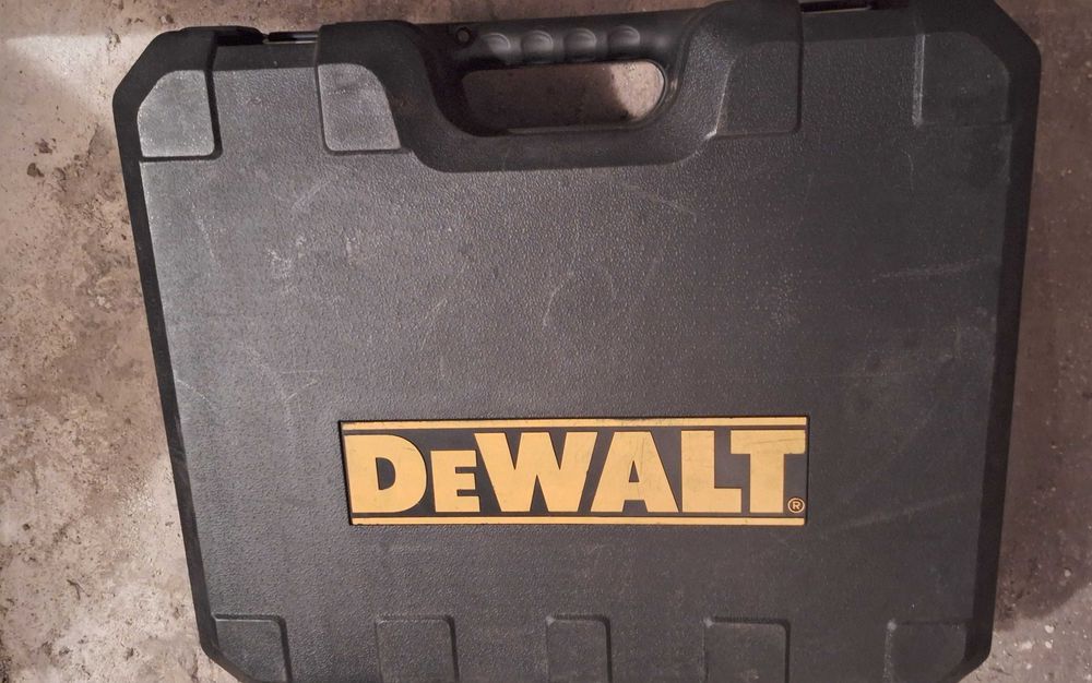 Wiertarka ze stopą magnetyczną DEWALT DWE1622K