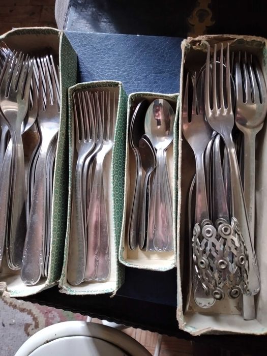 2 sets of ornate table cutlery440241988242647041