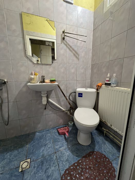 Продаж  частини будинку з умовами і міськими комунікаціями