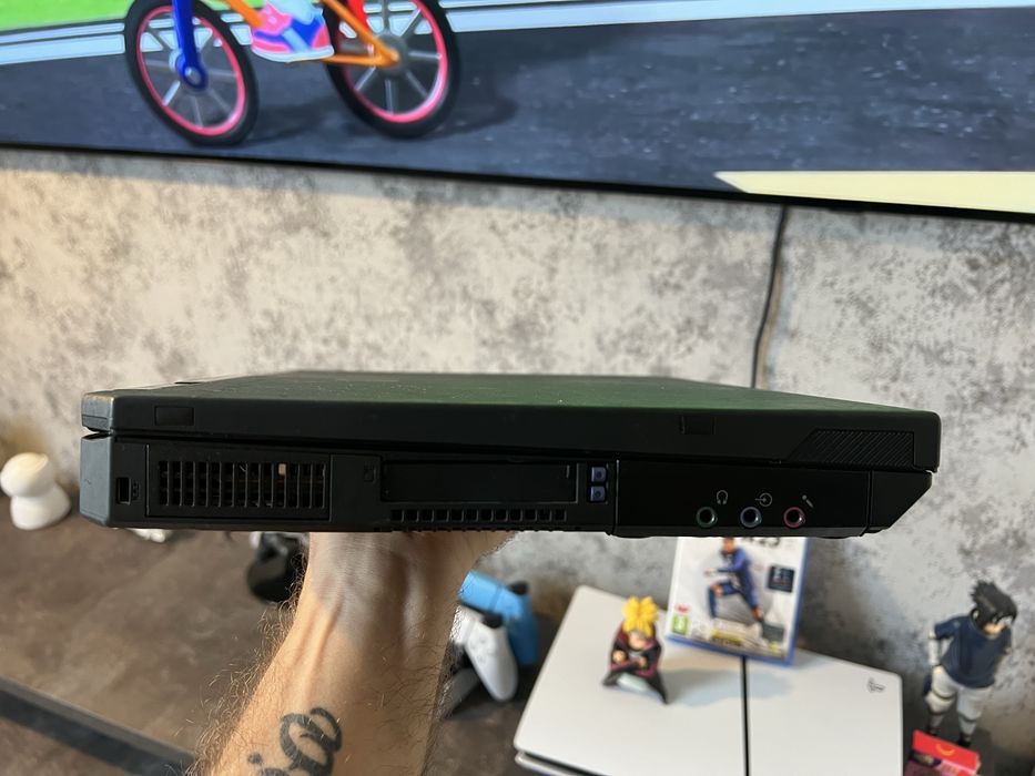 IBM ThinkPad T30 / Pentium 4-M 1.6 GHz / Windows XP / 30GB / RAM 512 MB