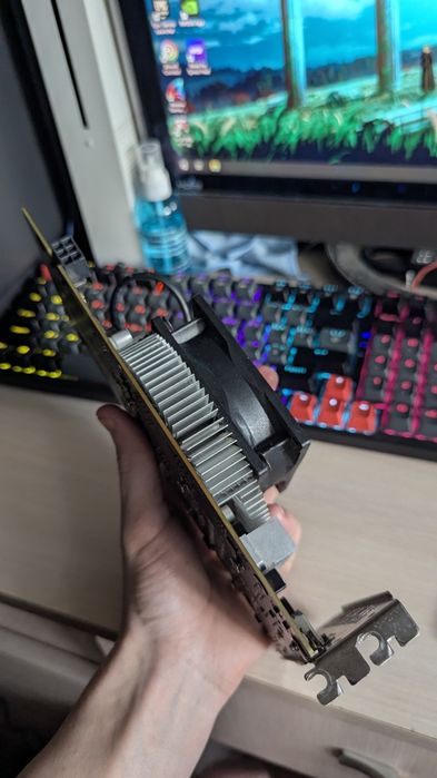 AMD RX 560 Sapphire (2gb)