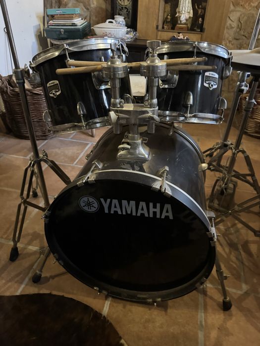 Yamaha Rydeen Studio Black Glitter