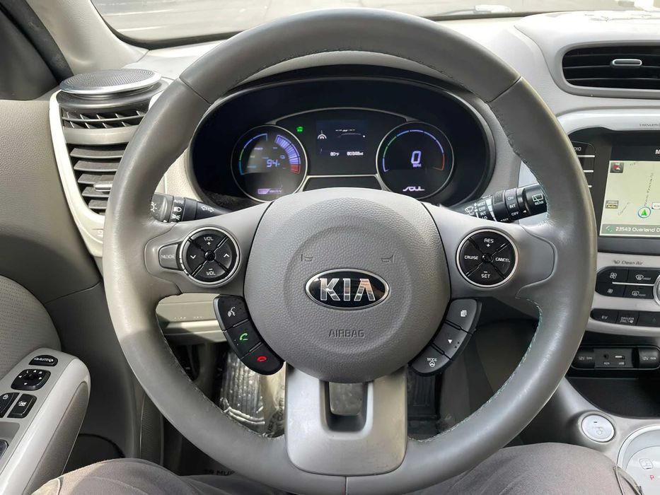Kia Soul EV      2021