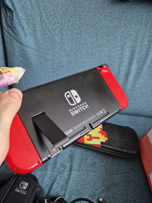 Nintendo Switch + zestaw akcesoriów BDB stanie