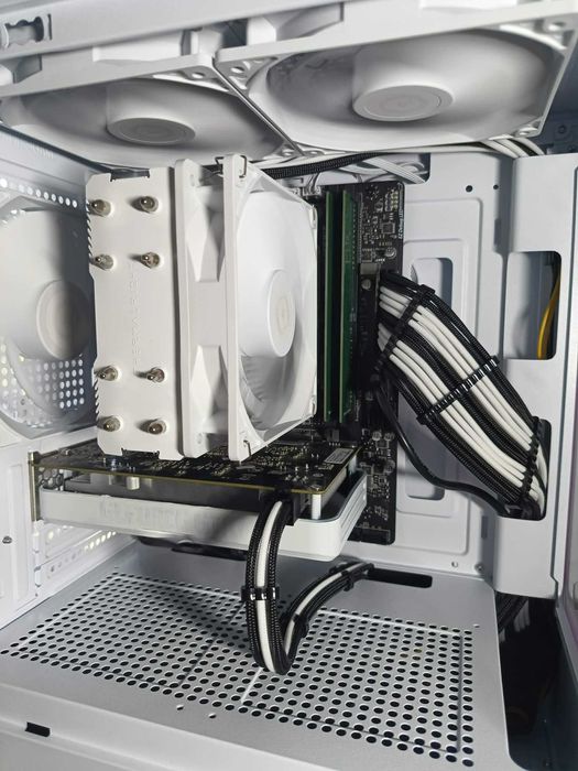 | Gamingowy PC | GTX 1650 | I5-8400 | 16GB RAM | WIN 11 |