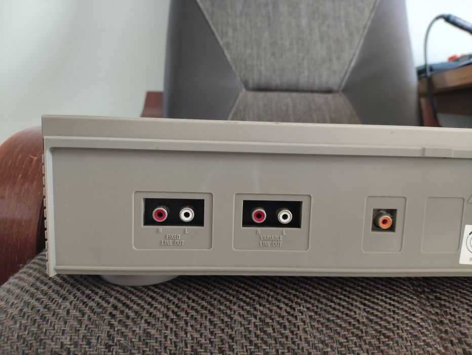 Odtwarzacz płyt CD Denon DCD 810 ładny stan
