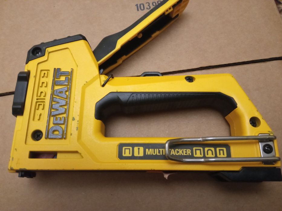 Степлер DeWalt Dwhttr 510.