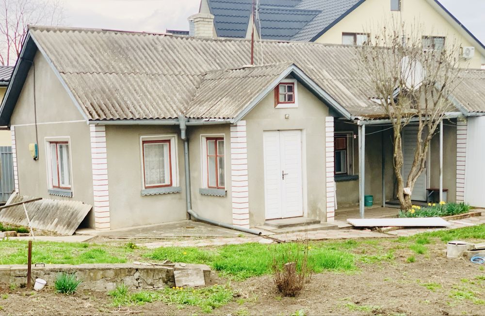 Продаю господарство в Заставні .27км від Чернівців.