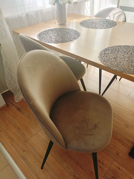 Stół+ 4 krzesła Jysk