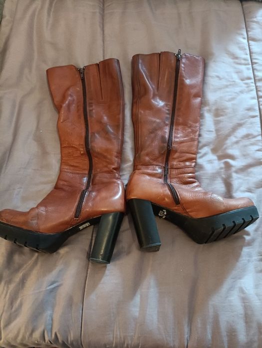 Botas em pelevem bom estado